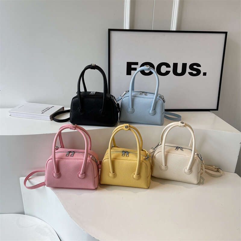 Early Spring Stylish Small Women 2025 New Fashion Crossbody Bag Niche Handbag for Work Commute