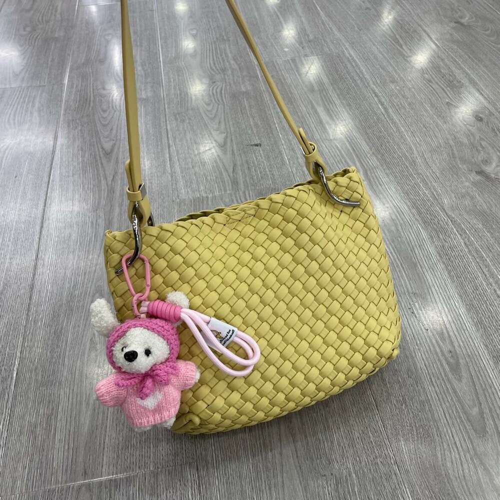 Handwoven Niche Design Underarm Bucket for Women 2025 New Fashion Commuter Shoulder Crossbody Small Bag
