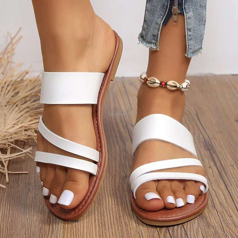 2025 Summer Women s Flat Shoes Casual Plus Size Beach Slippers Fashion Designer New High Quality Soft Bottom Sandals