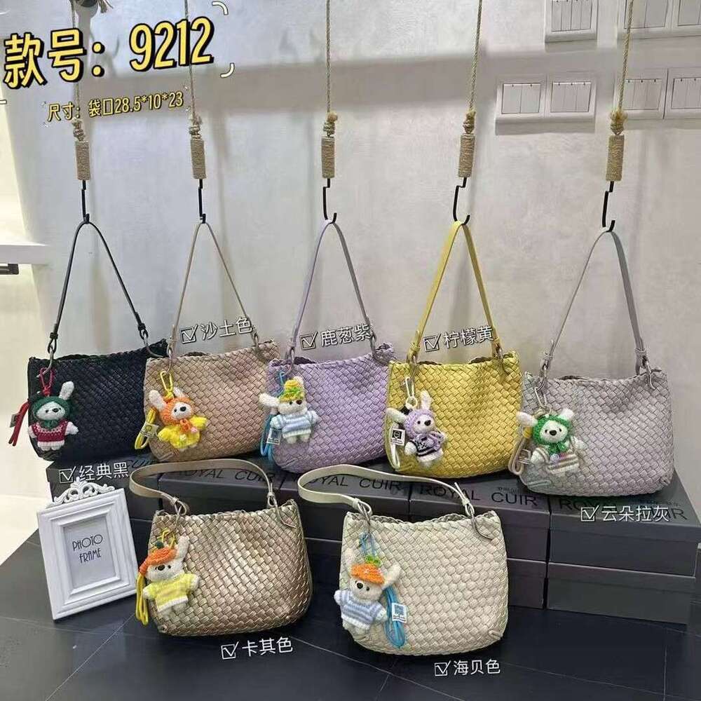 Handwoven Niche Design Underarm Bucket for Women 2025 New Fashion Commuter Shoulder Crossbody Small Bag