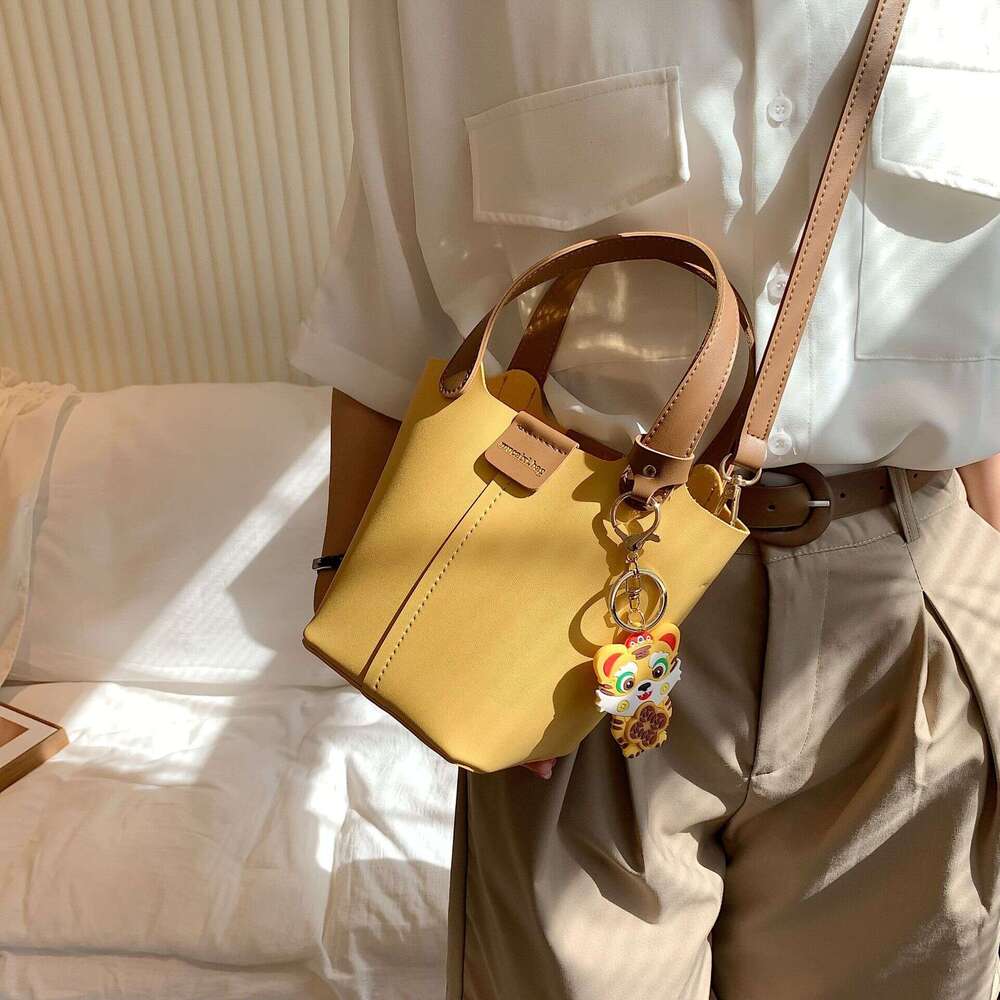 High-end Fashion 2025 New Trendy Single Shoulder Crossbody Bucket Bag Niche Versatile Handbag