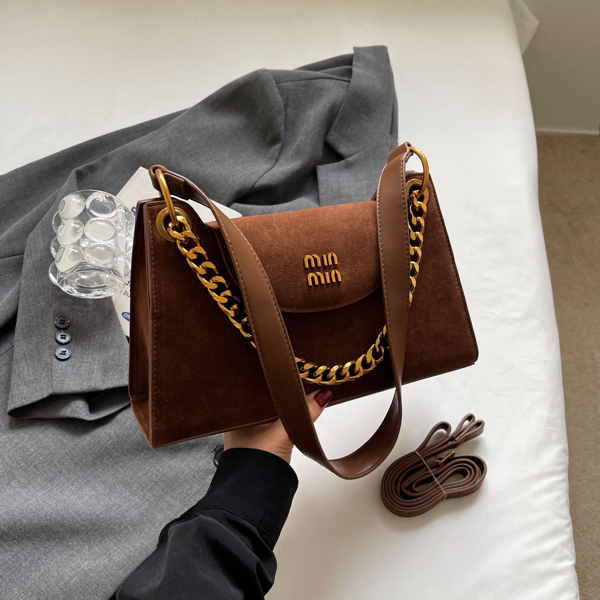 Designer cross-border new 2025 chain handbag, matte texture, versatile single-shoulder crossbody bag, fashionable underarm women's bag for going 