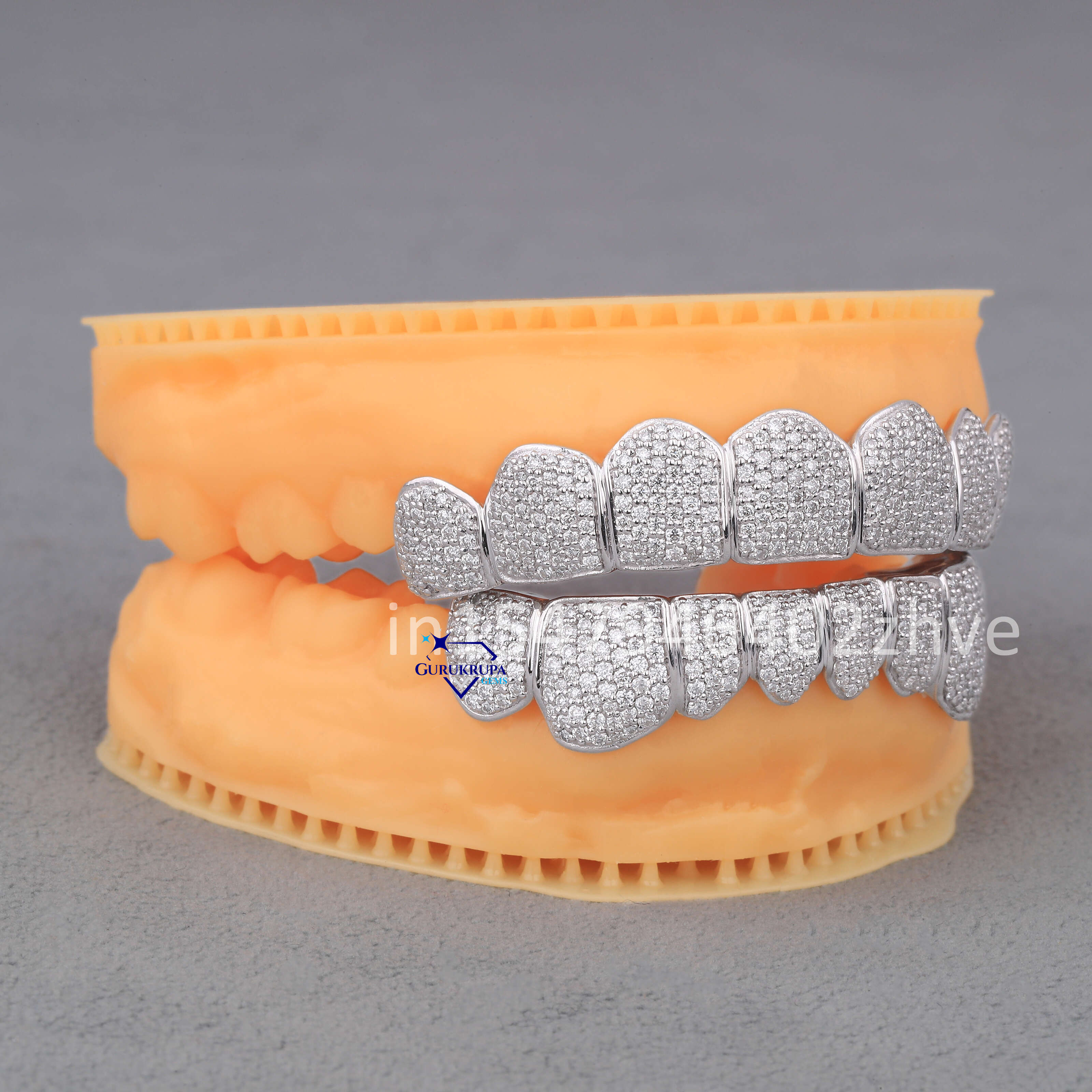 925 Sterling Silver Moissanite Dental 16 Custom Teeth Grillz for Men Women Hot Selling Fashionable Hip Hop Jewelry Wholesale