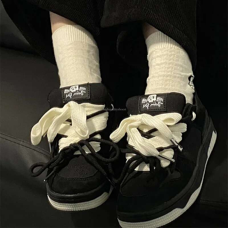 Summer 2025 Men s Shoes Retro Niche Fashion Designer Board Shoes Skateboard Bread Shoes Men s And Women s Sports Shoes Outdoor Hip hop Casual Shoes