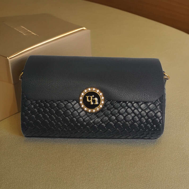 Woven Women's 2024 New Large Capacity Magnetic Clasp Flap Boston Pillow Single Shoulder Crossbody Bag