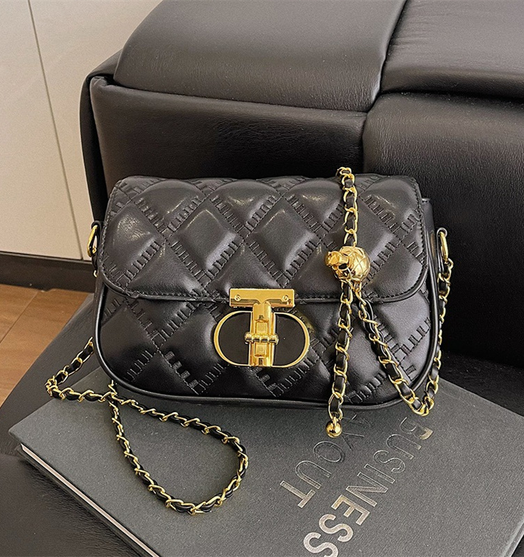 Free shipping designer high-end handbag for women, small square bag for women, 2025 new style stylish shoulder bag, versatile diamond grid chain cross