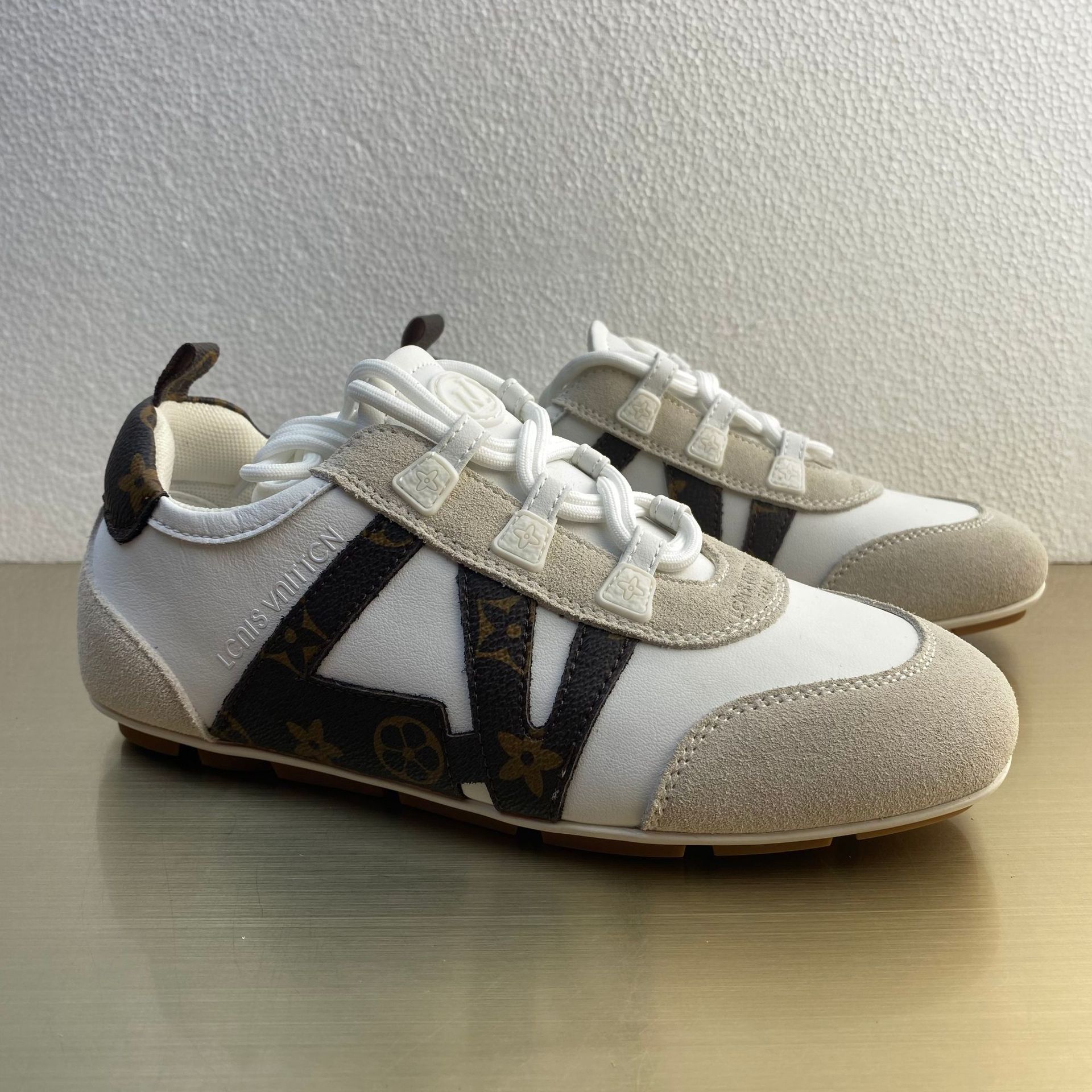 Fashion retro leather ballet shoes 2025s new design women's color blocked board shoes comfortable soft sole versatile casual sports shoes