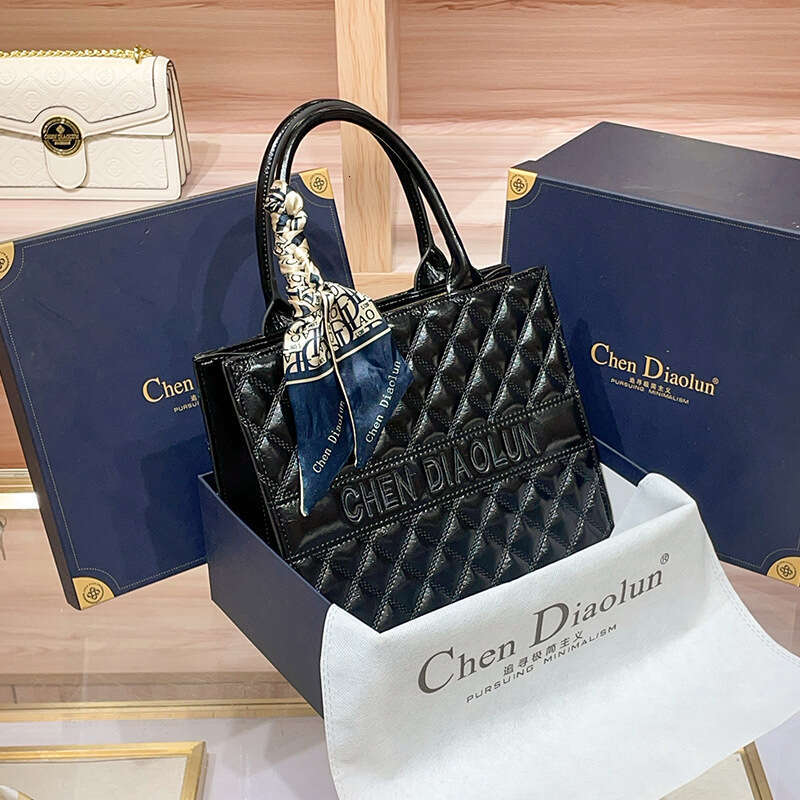 Capacity Embroidered Large High-End Handbag Tote for Women 2024 New Genuine Leather Quilted Versatile Shoulder Crossbody Bag