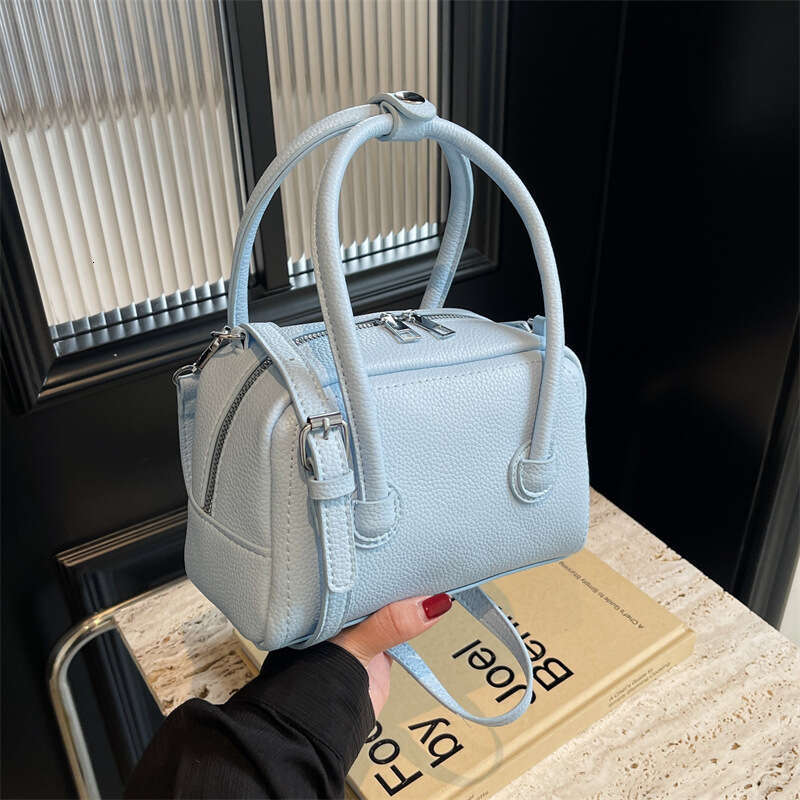 Early Spring Stylish Small Women 2025 New Fashion Crossbody Bag Niche Handbag for Work Commute