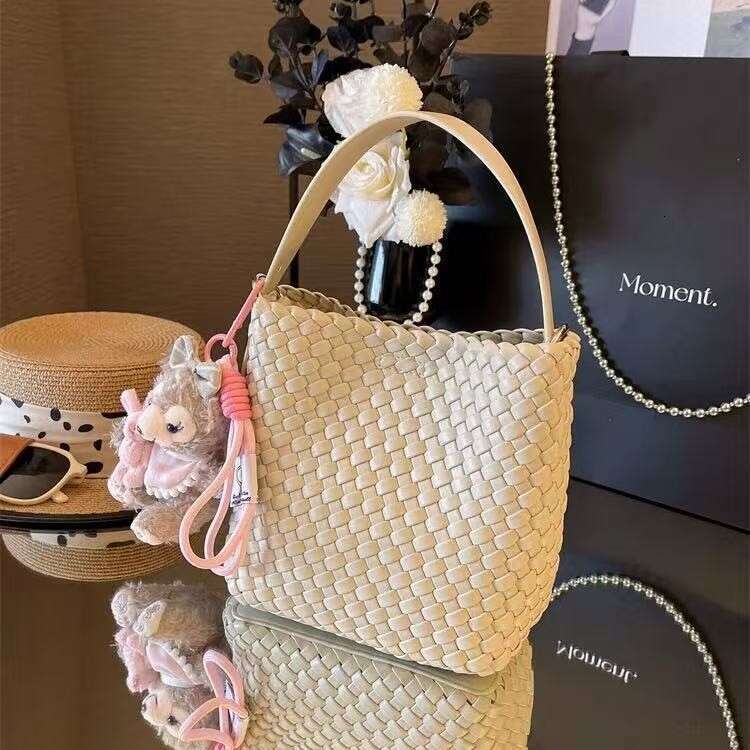 2025 High-End Large Capacity Shoulder Tote Underarm Bucket Bag