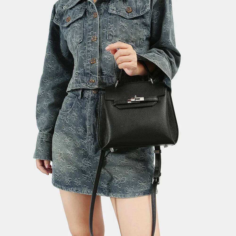 Hot Selling Trendy High-End Feel Versatile Crossbody Bag Women's Simple Solid Color Commute Handbag Artificial Leather Lining Designer Bags