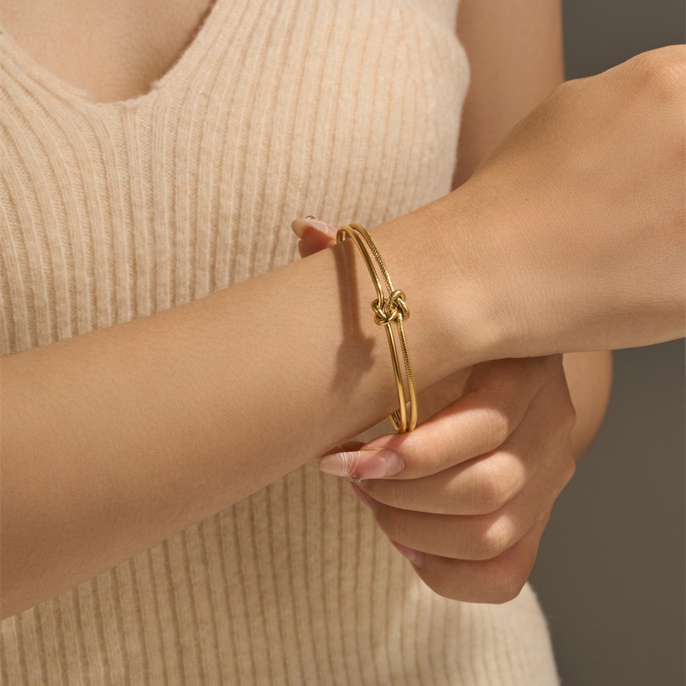 Fashion Light Personality Knot Twist Bracelet for Women Design High-end Titanium Steel Non-fading Jewelry