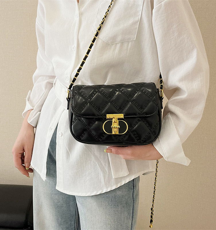 Free shipping designer high-end handbag for women, small square bag for women, 2025 new style stylish shoulder bag, versatile diamond grid chain cross