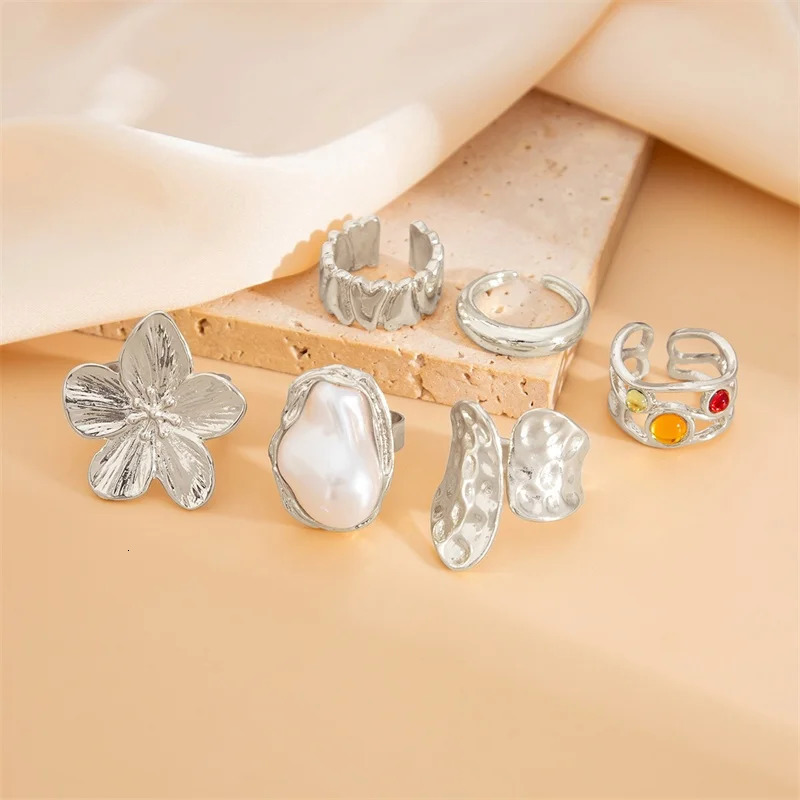 Punk Vintage Irregular Liquid Metal Flower Open Rings Set For Women Elegant Pearl Heart Geometric Finger Rings Jewelry 250610