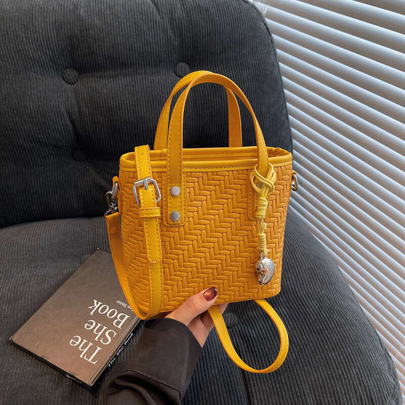 New Woven Pattern Design Shoulder Korean Style Ins Exquisite Versatile Bucket Bag Fashionable Commuter Women's Handbag