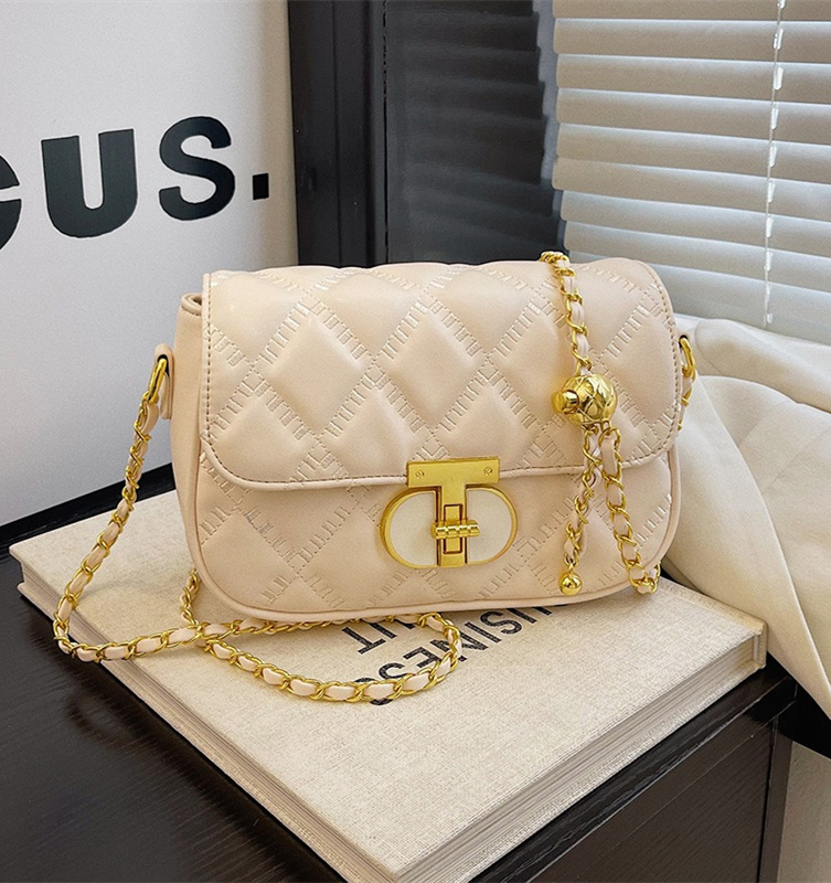 Free shipping designer high-end handbag for women, small square bag for women, 2025 new style stylish shoulder bag, versatile diamond grid chain cross