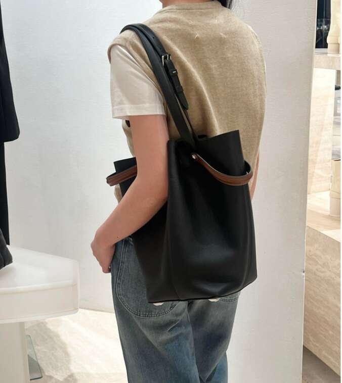 Hot Selling Bucket Style Soft Cowhide Leather Casual Office Ladies Shoulder Bag Multifunctional Fashionable Black Handbag Designer Bags