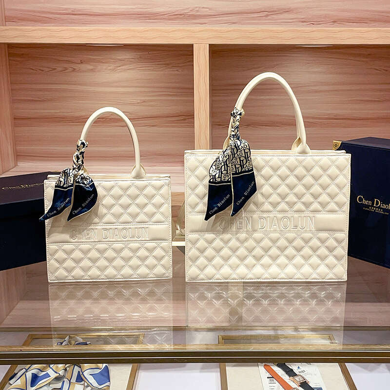 Capacity Embroidered Large High-End Handbag Tote for Women 2024 New Genuine Leather Quilted Versatile Shoulder Crossbody Bag