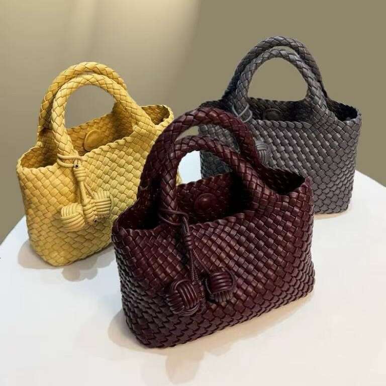 Vegetable Basket Handwoven for Women High-end Niche Handbag Bucket Single Shoulder Crossbody Small Tote Bag