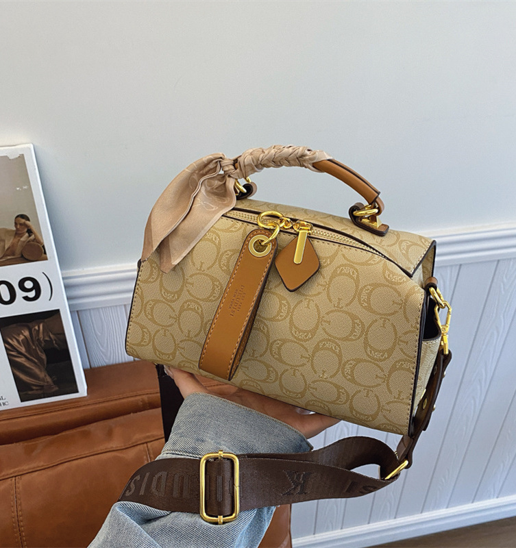 Free shipping designer 2025 new high-end handbag with large capacity and versatile vintage flower single shoulder pillow bag, Boston women's cros
