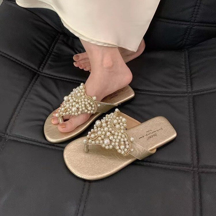 2024 Summer New Sandals Fashion Designer High Quality All Diamond Soft Women s Flat Bottom Pearl Head Slippers Outdoor Casual Beach Shoes