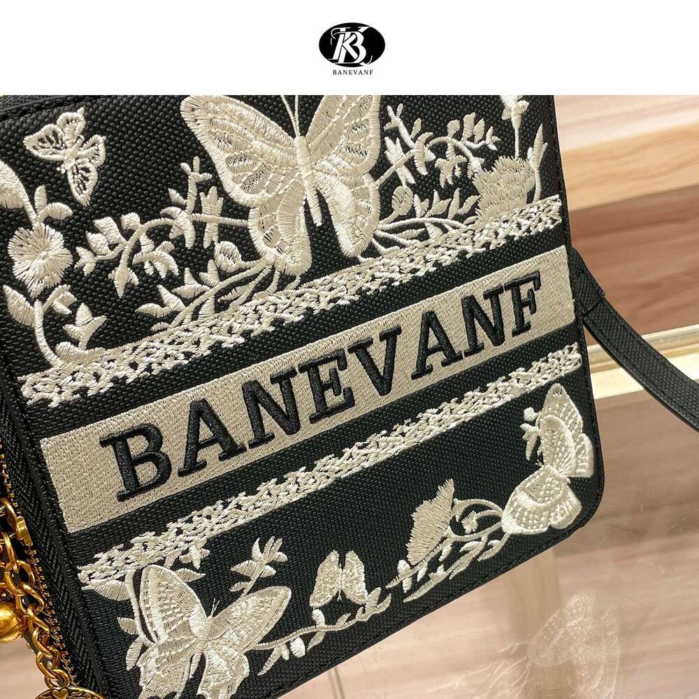 Princess 2024 New High-End Genuine Leather Embroidered Box for Women Handbag Shoulder Crossbody Bag