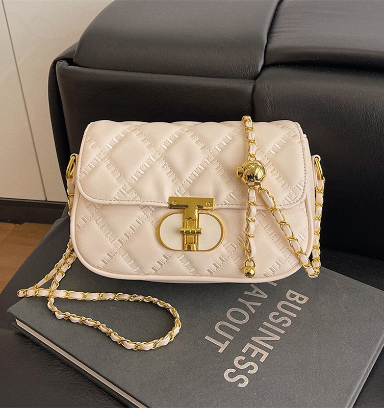 Free shipping designer high-end handbag for women, small square bag for women, 2025 new style stylish shoulder bag, versatile diamond grid chain cross
