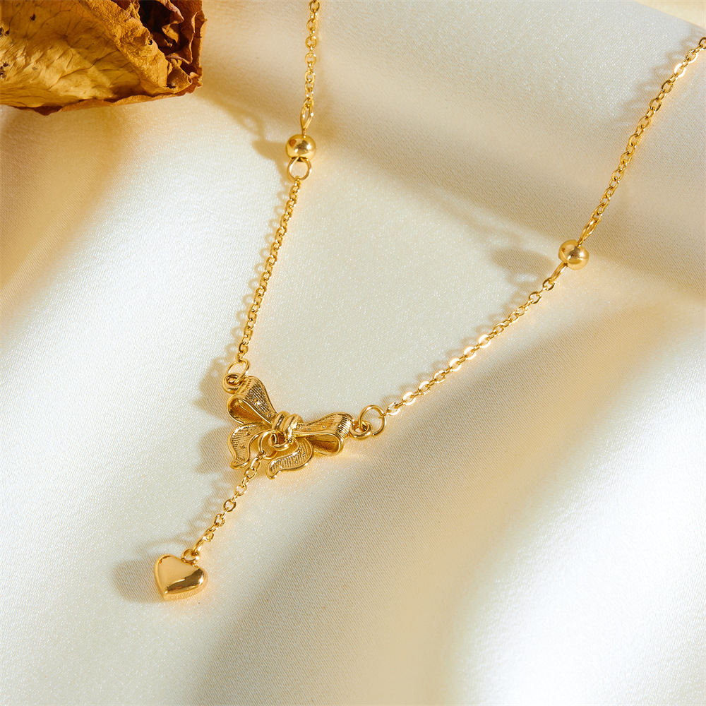 Fashionable Light Personality Temperament Bowknot Heart Necklace for Women High-end Titanium Steel Non-fading Jewelry