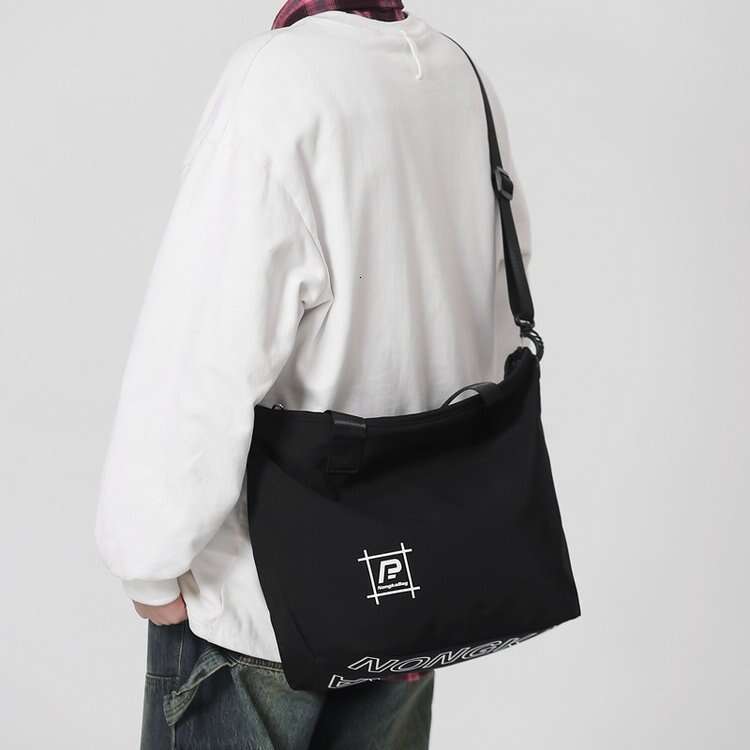 Trendy New Style Personalized Multifunctional Tote Large Capacity Water-Resistant Outdoor Sports Lightweight Shoulder Bag