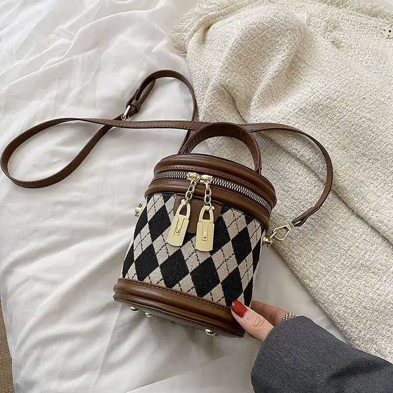 Designer Shoulder Free Bag Shipping New Fashionable Bucket Dia Grid Handbag Crossbody For Women Free shipping