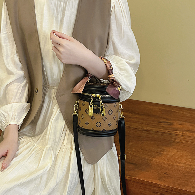 Free shipping designer cylindrical bag for women 2025 new fashionable printed hand-held bucket bag, high-end and versatile single shoulder crossbody b