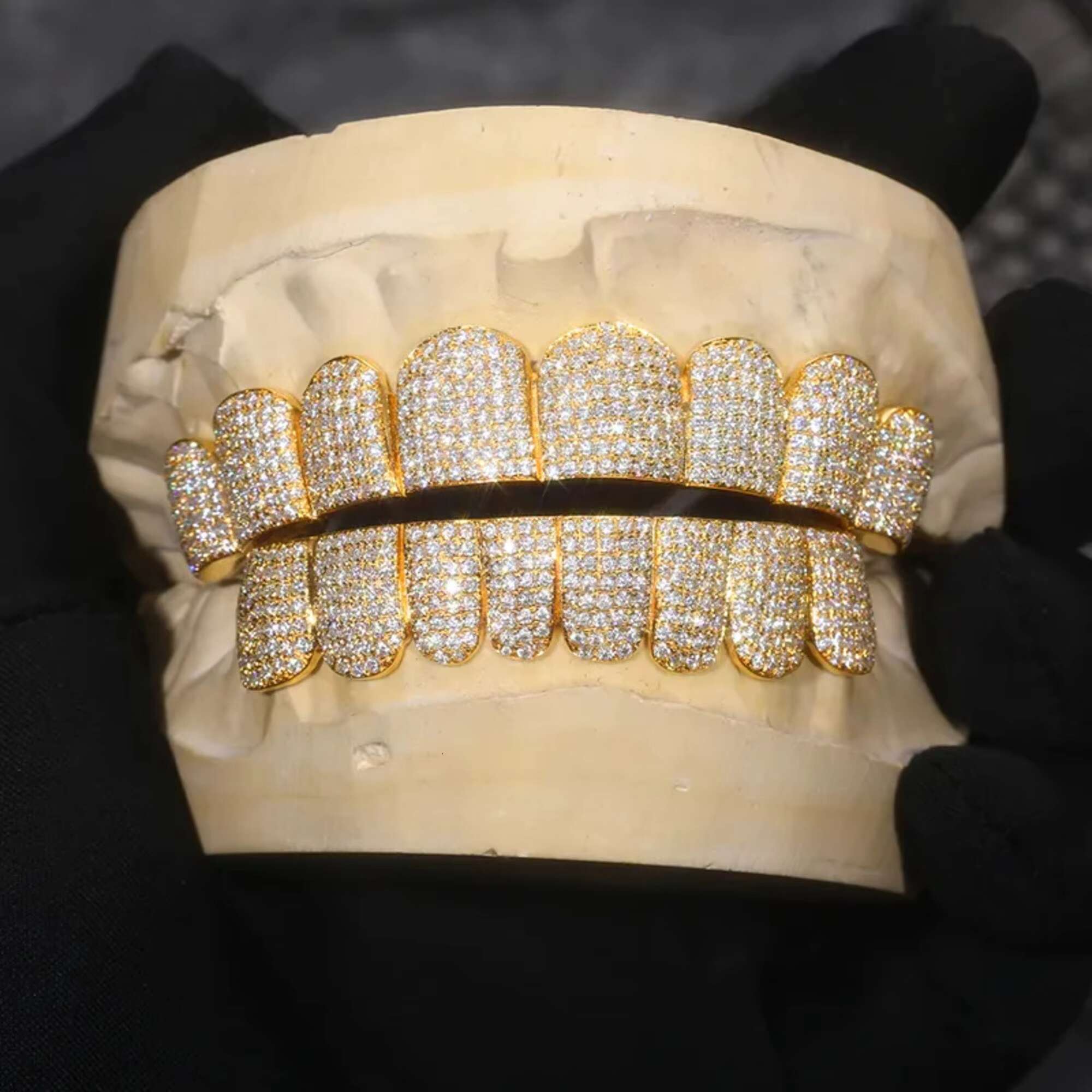 10k 14k 18k Yellow Gold Plated VVS Moissanite Grillz Daily Wearing Iced Out Grillz Hip Hop Gold Teeth Moissanite Grill