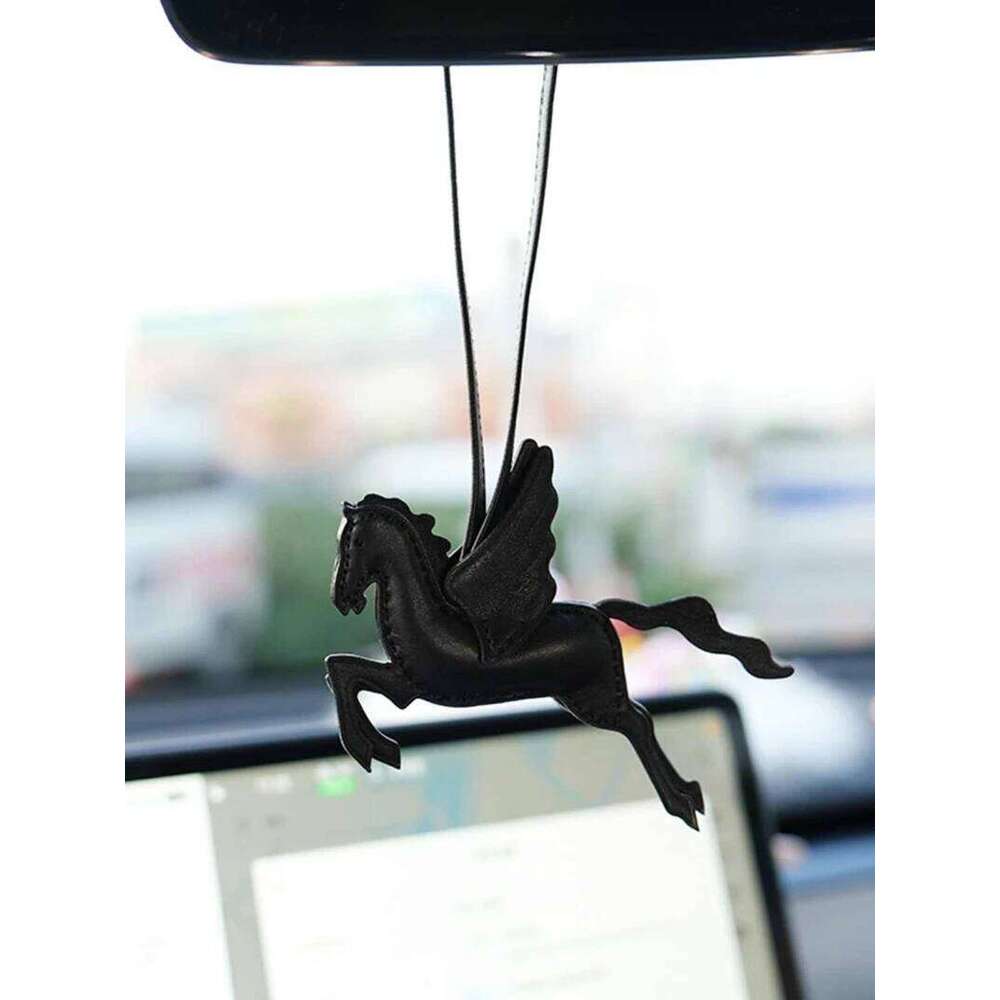 Hot Selling Horse Shape Sewn Leather Pendant Handmade Schoolbag Bagpack Ornament Vintage Handcraft Car Keychain Hanging Accessories