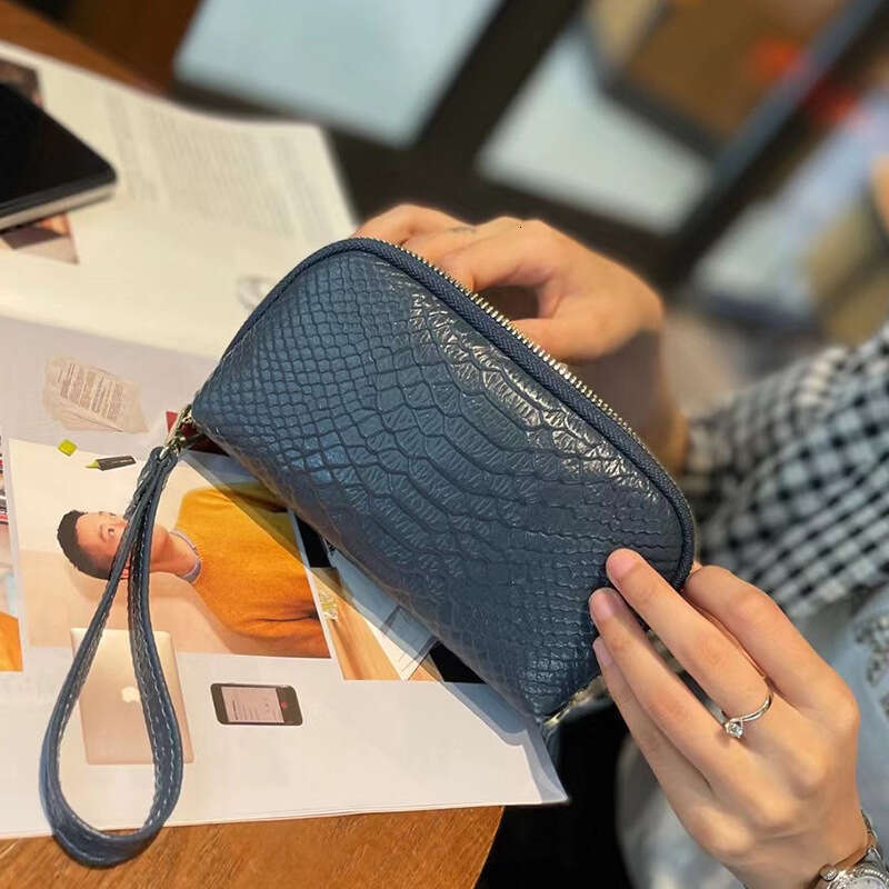 Genuine Leather Long Clutch Wallet for Women 2025 New Style Elegant Wristlet Crocodile Pattern Top Layer Cowhide Phone Bag