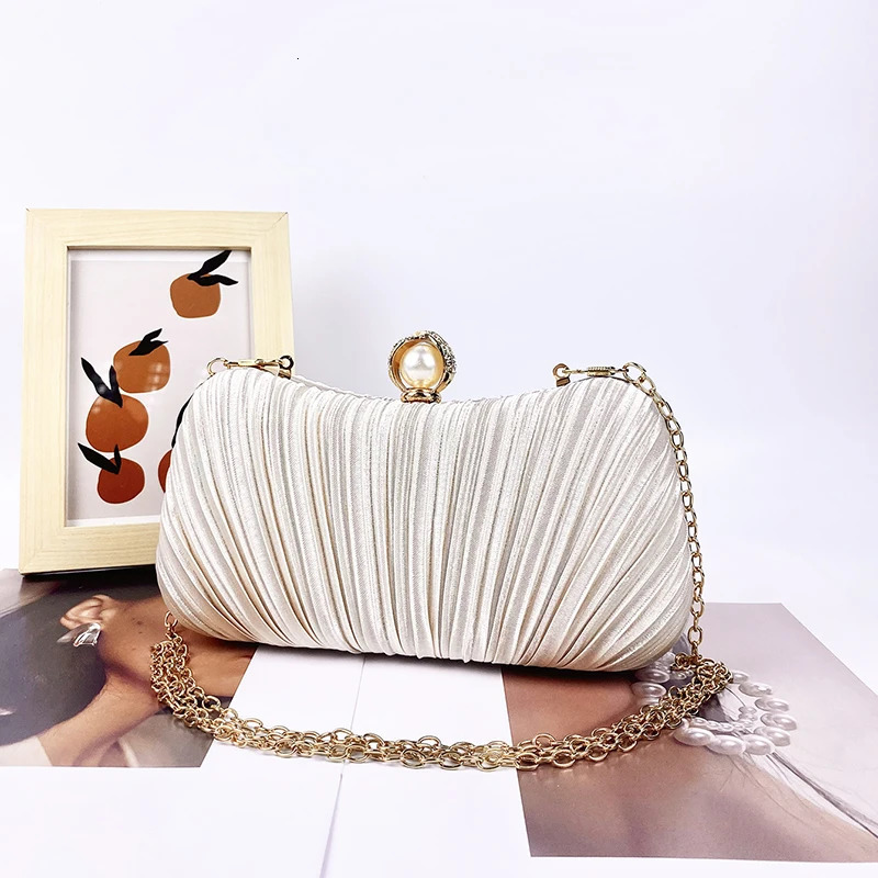 Cross border Product High Quality Celebrity Dinner Pearl Handheld Bag Fashion Literary Leisure Chinese Small Square Bag 250614