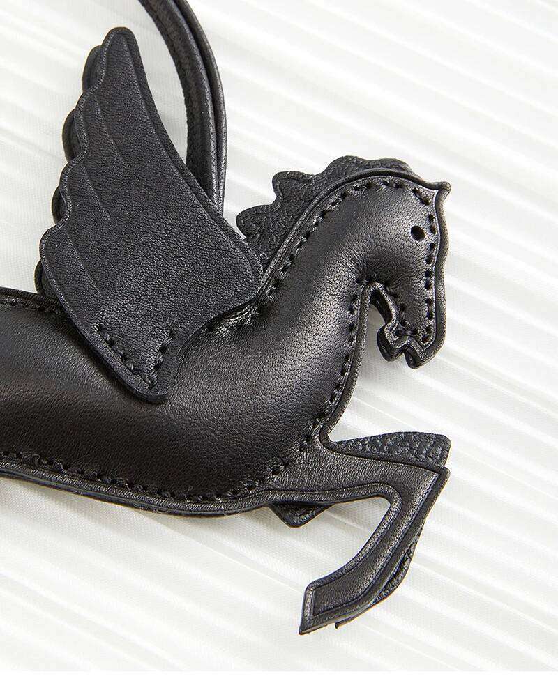 Hot Selling Horse Shape Sewn Leather Pendant Handmade Schoolbag Bagpack Ornament Vintage Handcraft Car Keychain Hanging Accessories