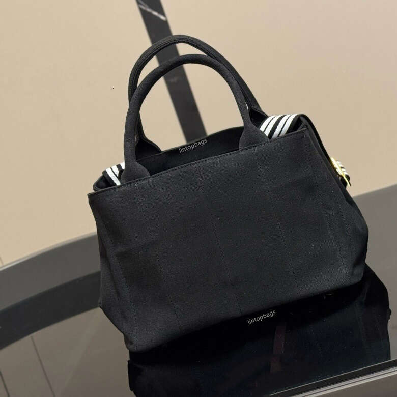 Designer Women's Canvas Large Capacity Tote hand Bag chain Vintage Shoulder crossbody Bag luxury Travel Bag Commuter Bag Duffle Bag messenger bag