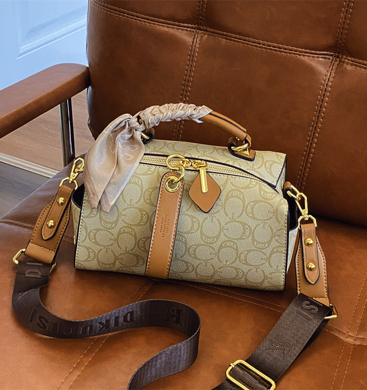 Free shipping designer 2025 new high-end handbag with large capacity and versatile vintage flower single shoulder pillow bag, Boston women's cros