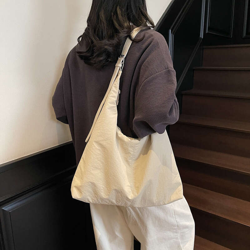 Korean Style Large Capacity Tote for Women 2025 Summer New Fashion Simple Crossbody Lightweight Commuter Shoulder Bag