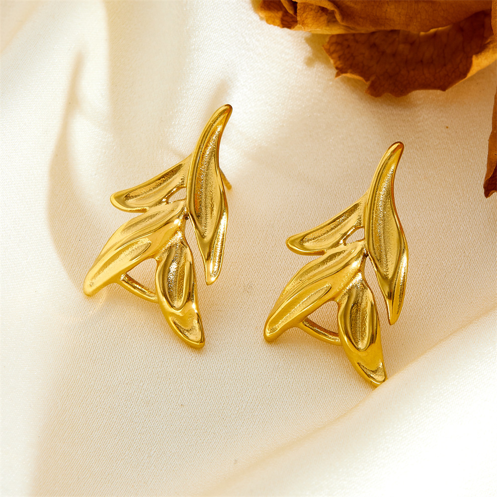 Korean Style Fashionable Elegant Personality Light Willow Leaf Earrings for Women Design High-end Titanium Steel Non-fading Ear Jewelry