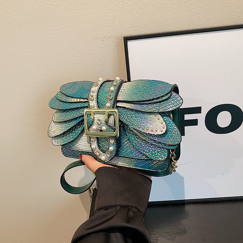 High quality brand new free designer bag cross-border bag 2025 new European and American retro chain snake pattern single shoulder slanted body new fr