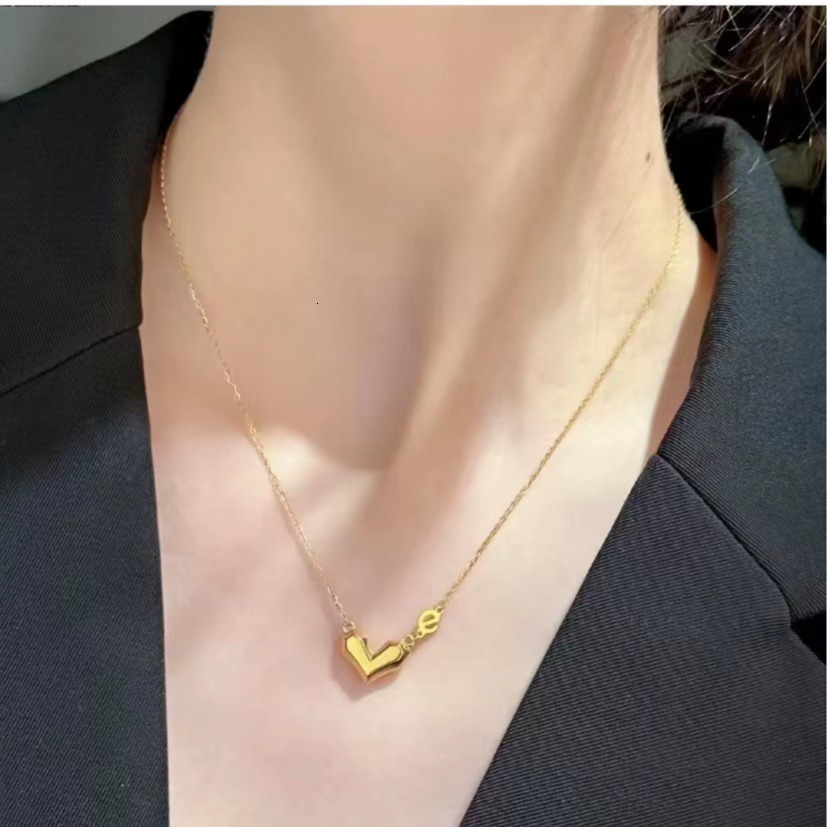 Fashion Light Style Personality English Heart Necklace for Women Titanium Steel Design Non-Fading Jewelry