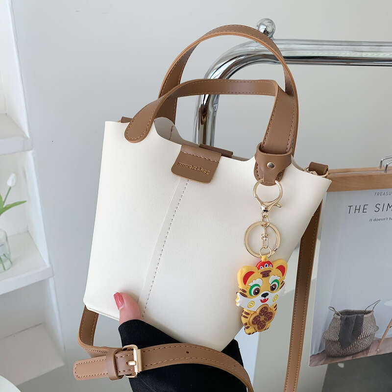 High-end Fashion 2025 New Trendy Single Shoulder Crossbody Bucket Bag Niche Versatile Handbag
