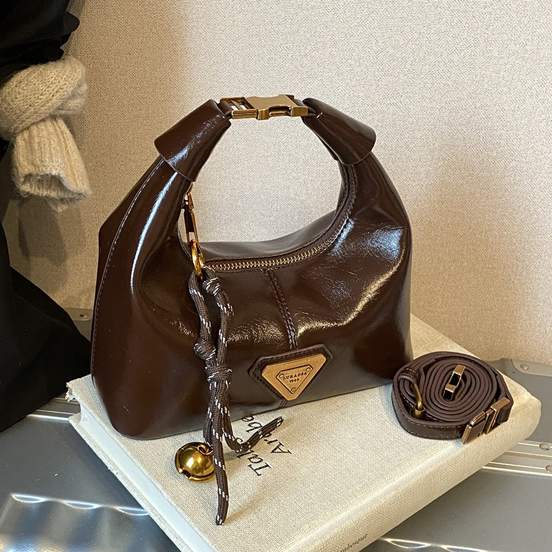 Designer High-end niche bags, women's autumn and winter retro 2025 fashion single-shoulder crossbody bags, women's hand-held dumpling bags, 