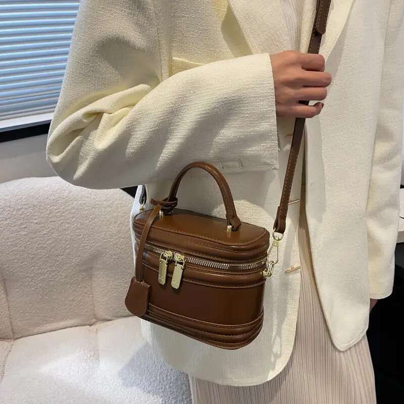 Designer Shoulder Bag Free Shipping New Single Fashion Womens Handheld Bucket Versatile Crossbody Free shipping