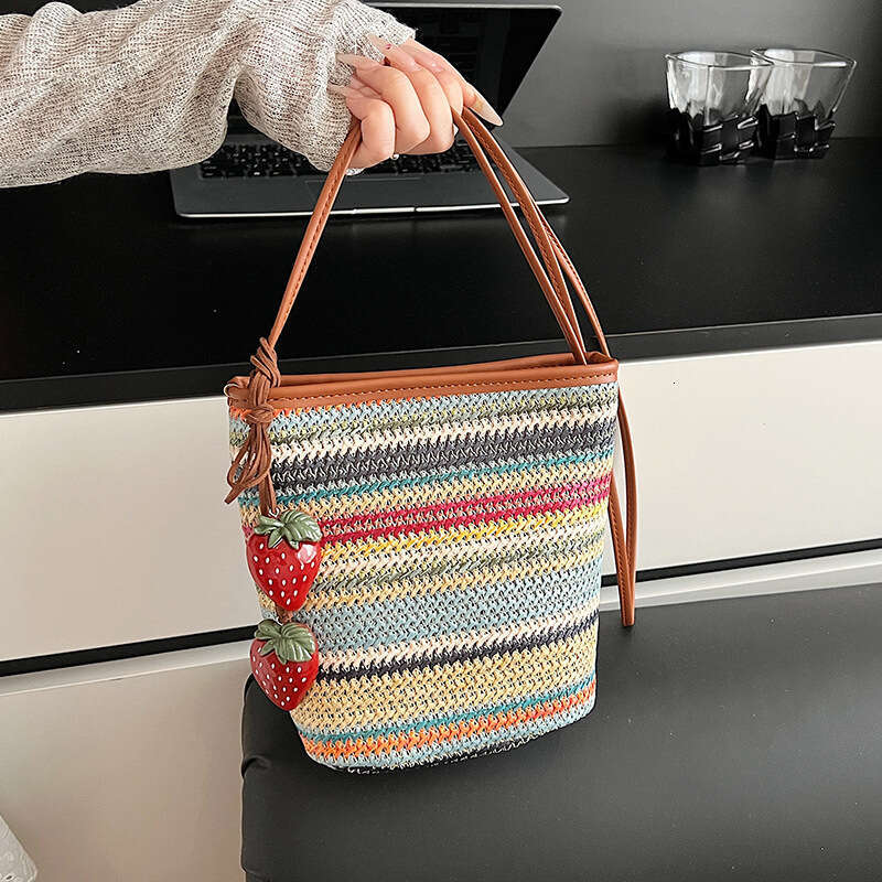 High-End Simple Handheld Bucket 2025 New Korean Fashion Niche Trendy Shoulder Versatile Crossbody Bag