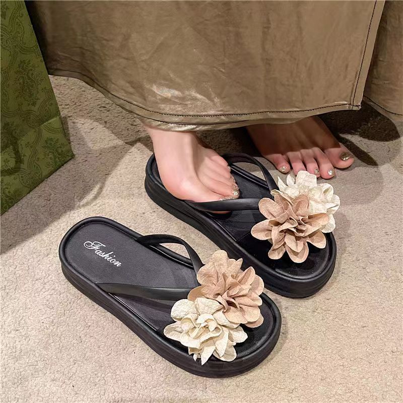 Fashionable fairy flower slippers with thick sole and soft sole, one-piece shoes for summer, new women's designer sandals, outdoor beach slippers