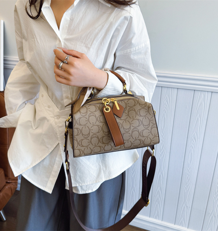 Free shipping designer 2025 new high-end handbag with large capacity and versatile vintage flower single shoulder pillow bag, Boston women's cros