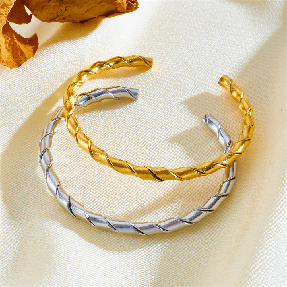 Fashion Style Unique Design Twist Texture Bracelet for Women Titanium Steel High-end Non-fading Jewelry