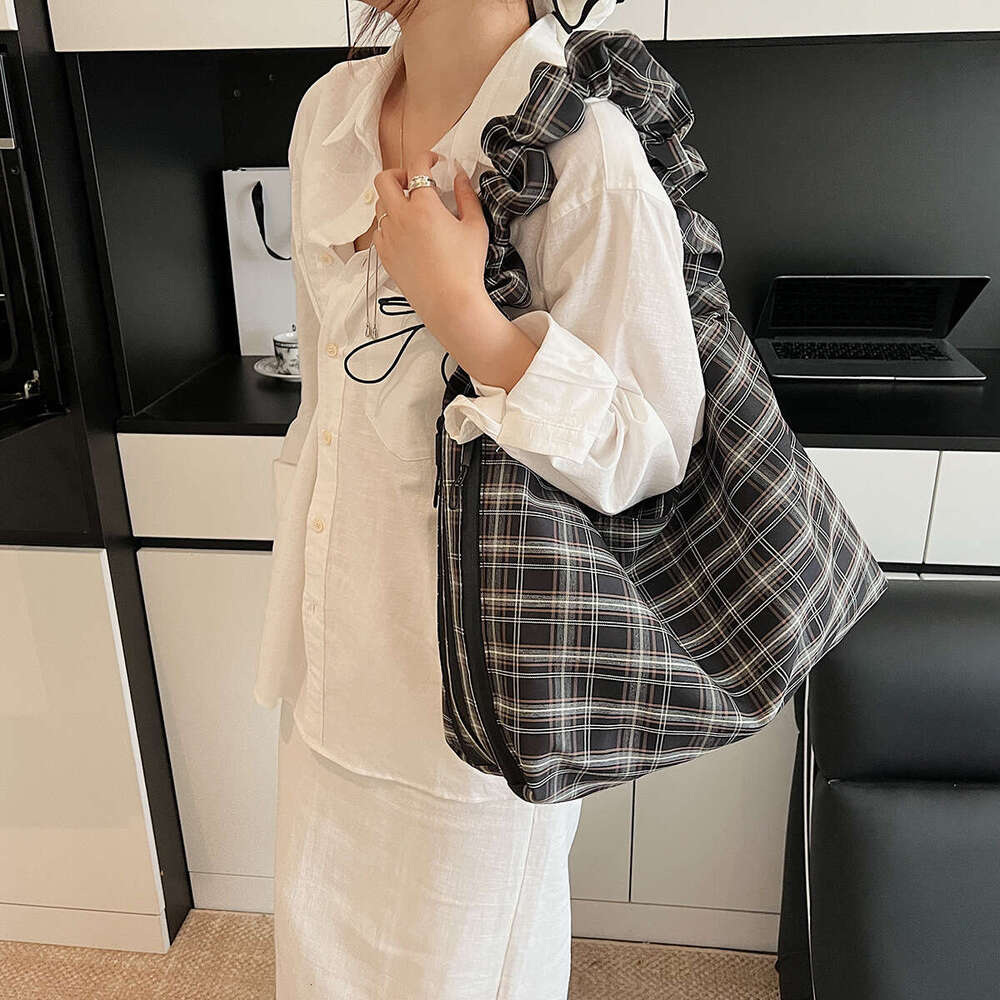 New Canvas Tote Bag Students, Simple and Casual Handbag for Women, Underarm Shoulder Bag, Large Capacity Commuter Mori Style Trend